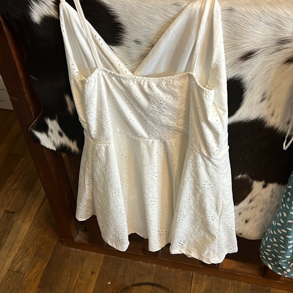 Romper - Picture 2 of 4